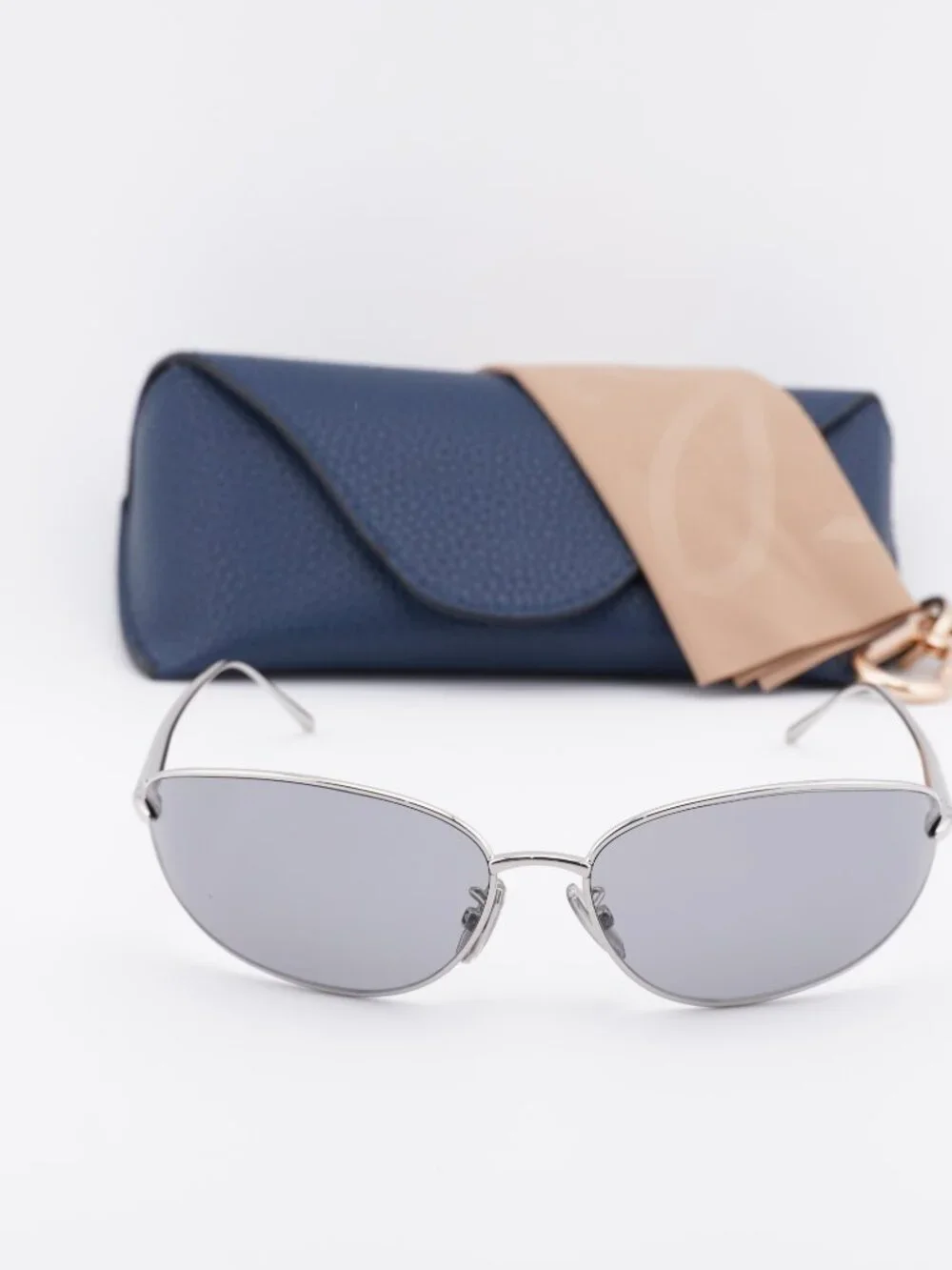 Loewe LW40164U 16A Oval Sunglasses – Silver\Grey
